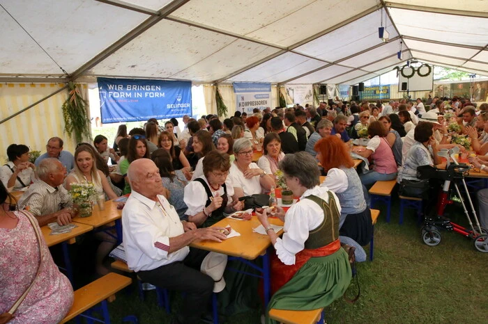 Nach dem Festakt und dem Gästesingen wurde zum Open-Air mit Nik P. geladen. 