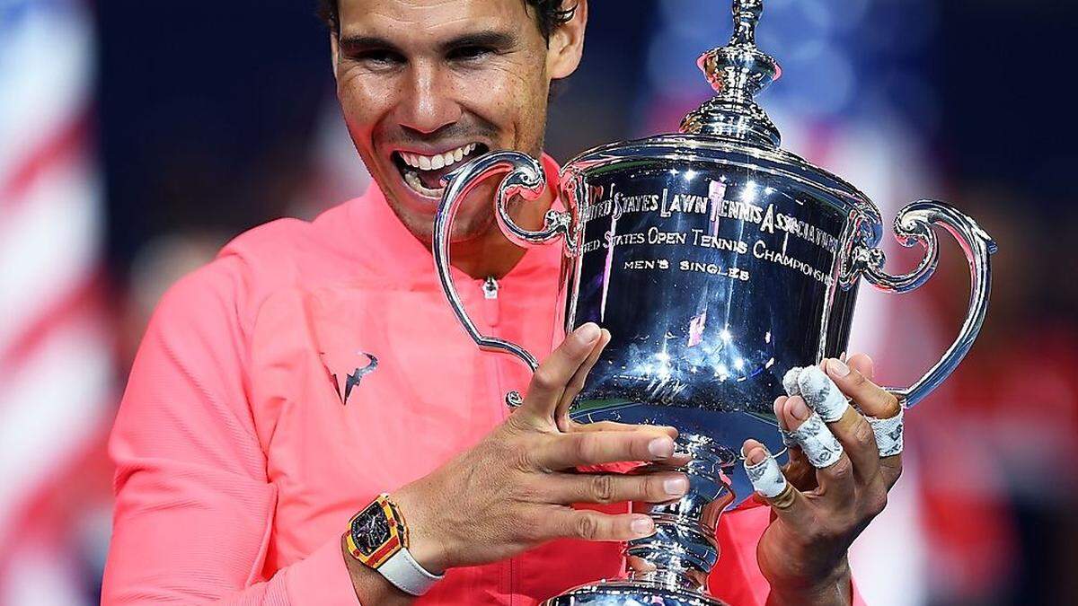 Rafael Nadal und sein obligatorischer Biss in die Trophäe