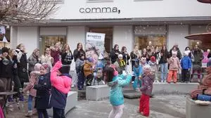 Am 24. Jänner ist „Tag der Elementarpädagogik“: In Hartberg sind an diesem Tag jedes Jahr angehende Elementarpädagogen und Kindergartenkinder am Hauptplatz versammelt, um auf die Wichtigkeit ihrer Arbeit hinzuweisen
