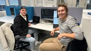 Michael Käfinger und Marcel Santner holen mit ihrer App junge Menschen hinter den Smartphone-Bildschirmen hervor