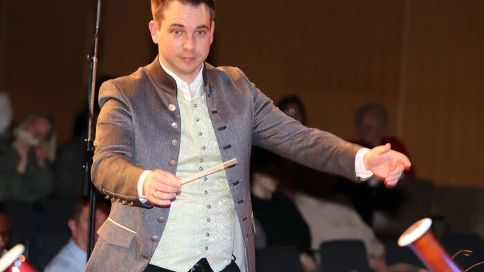 Kapellmeister Michael Uhr im Einsatz.