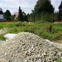Das Bauverfahren um die illegal begonnene Errichtung eines Wohnhauses in der Angersiedlung ist noch immer offen.
