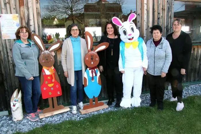 Organisiert von der örtlichen Frauenbewegung unter Obfrau Martina Holzmann boten eine Reihe von Edelschrotterinnen und Edelschrottern ihre Handwerkskunst, selbst gebackene Mehlspeisen und noch viel mehr zum Kauf an.