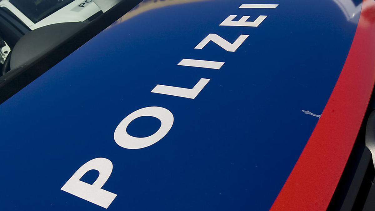 Die Polizei fahndet nach dem Fahrerflüchtigen