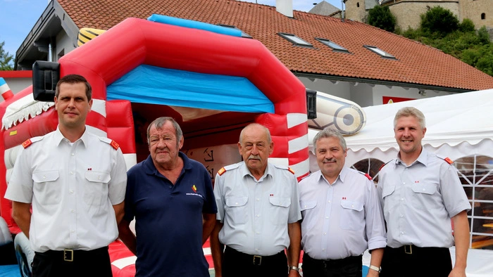 Kommandant-Stellvertreter Stefan Jäger, Ehrenobmann Ernst Zenkl, Ehren-Bezirkskommandant Manfred Drobesch, Kassier Josef Drobesch und Kommandant Johann Hrowath feierten mit zahlreichen Gästen das Sommerfest.