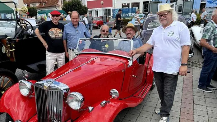 Der Verein „Steirischer Oldtimer-Freunde-STOF“ lud am Sonntag zum Jubiläum des 10. Oldtimertreffens in das Ortszentrum der Marktgemeinde Ilz.