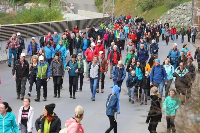 Dieser Tradition folgten auch heuer hunderte kleine und große Bewegungshungrige in Leoben und nahmen am Fitmarsch des Betriebsrates der Voestalpine sowie am Fitmarsch der Stadt Leoben teil.