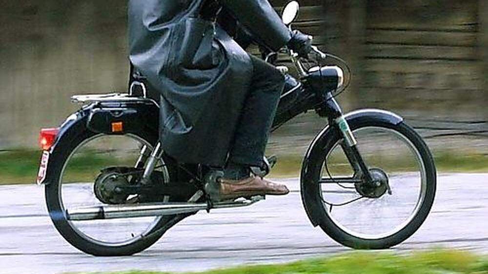 Mit den Eigenbau-Zweirädern fuhren die Jugendlichen im normalen Straßenverkehr herum (Symbolbild)