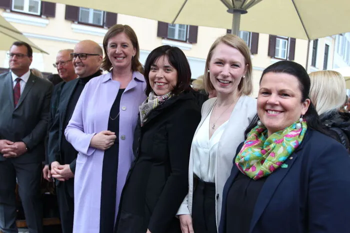 Unter den vielen Gästen bei der Ausstellungseröffnung: Landesrätin Barbara Eibinger-Miedl, Nationalrätin Agnes Totter, Landtagsabgeordnete Julia Majcan, Sonja Skalnik vom Thermen- und Vulkanland (v.l.n.r). Vertreten waren auch die Landtagsabgeordneten Herbert Kober und Andreas Lackner (nicht auf dem Foto).