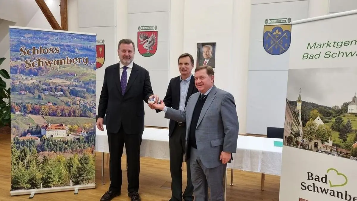 "Immovate"-Eigentümer Martin Kurschel, Bgm. Karlheinz Schuster und Volksanwalt Werner Amon