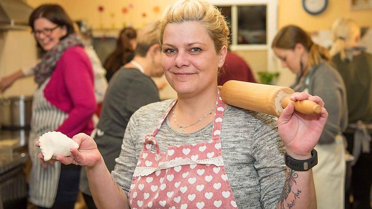 Mit viel Herz bei der Arbeit ist Martina Hinteregger, die auch die Idee zu den begehrten Herznudeln hatte