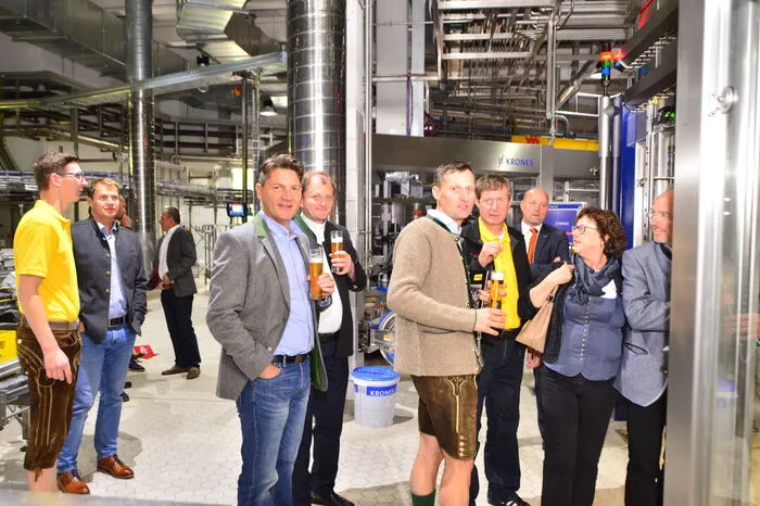 Klicken Sie sich durch die weiteren Bilder vom Eröffnungstag!