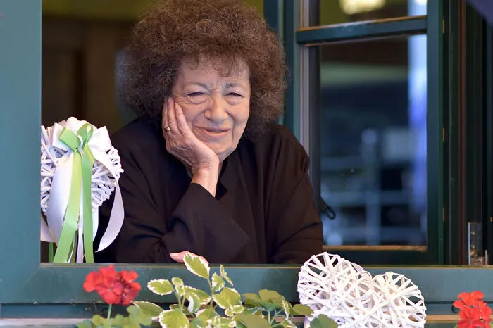 9. März: Mit Elizabeth T. Spira stirbt eine Ikone der TV-Unterhaltung in Österreich. Die Journalistin und Dokumentarfilmerin, die 76 Jahre alt wurde, machte sich mit ihrer Partnervermittlungssendung "Liebesg'schichten und Heiratssachen" sowie den "Alltagsgeschichten" im ORF einen Namen.