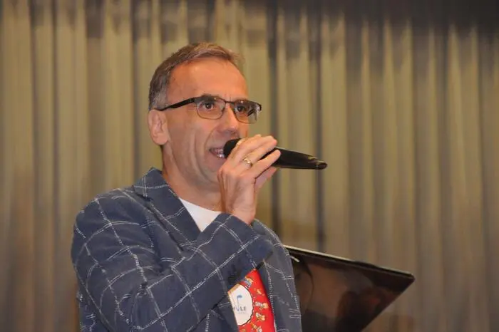 Die Begrüßung erfolgte von Musikschuldirektor Wolfgang Jud, der die vielen Besucher willkommen hieß, allen voran Bürgermeister Bernd Osprian und Stadträtin Christine Hemmer. 