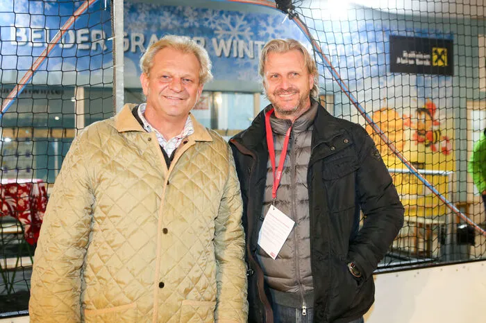 Auch TSV-Hartberg-Trainer Markus Schopp stieg vom Rasen aufs Glatteis um (im Bild mit Kleine-Zeitung-Sportchef Günter Sagmeister)