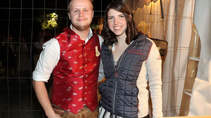 Der Obmann der Landjugend St. Nikolai Markus Biedermann und die LJ-Leiterin Stefanie Fasching konnten sich an der Kassa über einen großen Besucherandrang freuen!