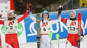 ABD0220_20250129 - SCHLADMING - ÖSTERREICH: (v.l.) Manuel Feller (AUT/2.Platz), Timon Haugan (NOR/1.Platz), Fabio Gstrein (AUT/3.Platz) im Ziel nach dem 2. Durchgang beim Slalom der Männer am Mittwoch, 29. Jänner 2025, in Schladming. - FOTO: APA/GEORG HOCHMUTH