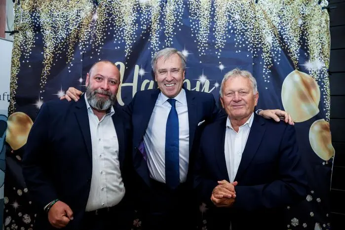 Mark Perz (li.) und Wolfgang Malik (re.), die Spitze der Holding Graz, gaben sich ebenfalls ein Stelldichein
