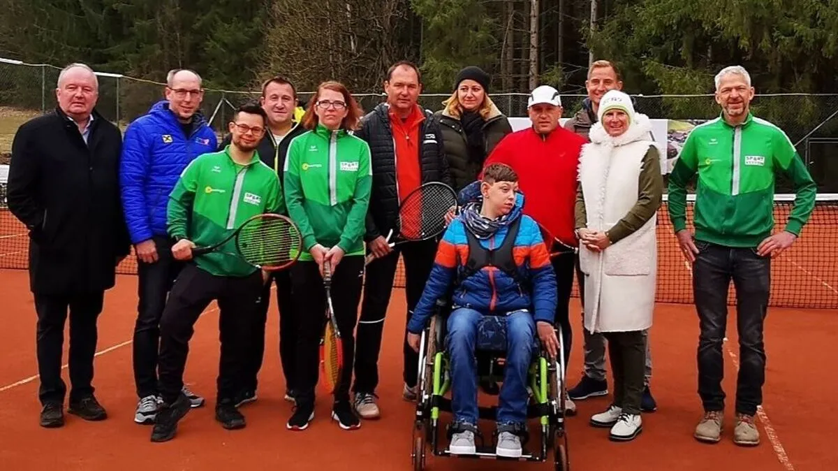 Gemeinsam für die gute Sache: beim spektakulären Weltrekord-Versuch in Schwöbing werden für den kleinen Vinzent Spenden gesammelt
