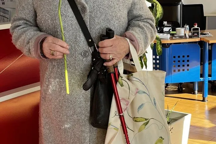 Helga Schaden freute sich über die kleine Aufmerksamkeit.