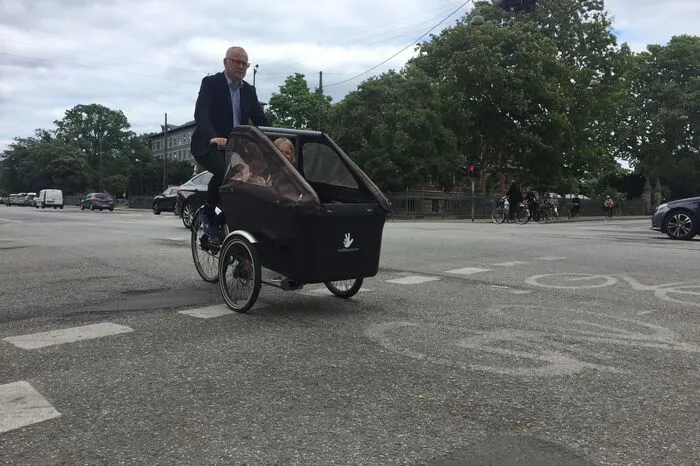 Auch Kinder werden morgens in großer Zahl per Fahrrad in die Schulen und Kindergärten gebracht