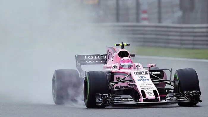 Das Wetter war nicht so farbenfroh wie das Auto von Esteban Ocon