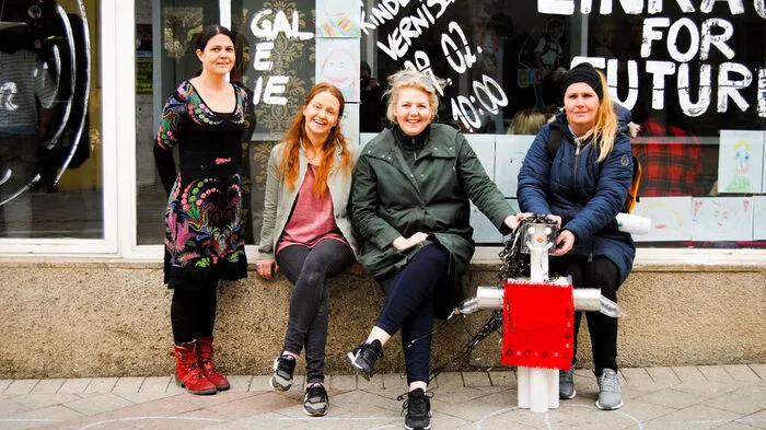 Die Kindergärtnerinnen Petra Schweighofer und Bea Pacher, Barbara Lukas und Tünde Meixner luden zur 1. Umweltgalerie Österreichs.