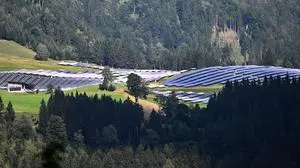 ABD0017_20240905 - TREGLWANG - ÖSTERREICH: ++ THEMENBILD ++ Illustration zu den Themen "Photovoltaikanlage / PV-Anlage / Photovoltaikmodule / Solarpanele / Solarenergie / Energie / Strom" - Im Bild: Eine Photovoltaik-Freiflächenanlage bei Treglwang, aufgenommen am Freitag, 30. August 2024. - FOTO: APA/BARBARA GINDL