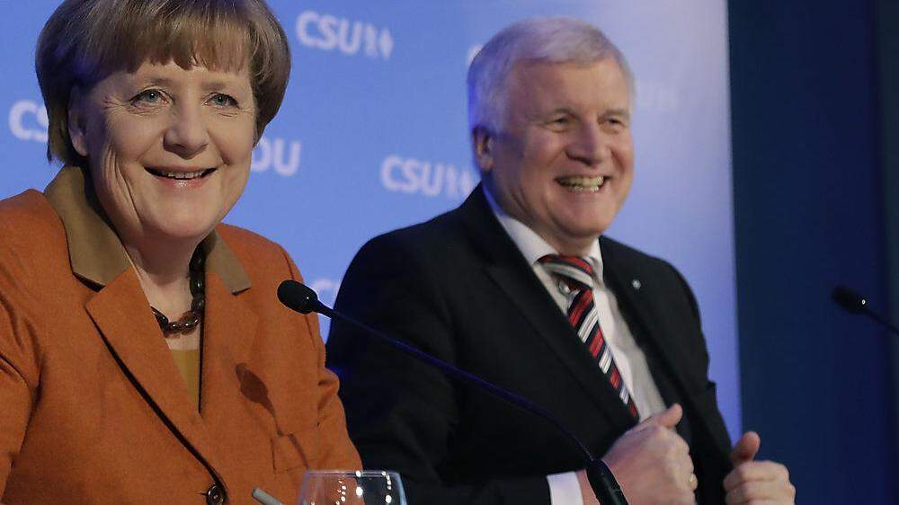 Seehofer, hier mit Angela Merkel