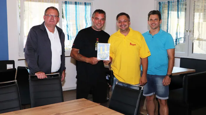 Im neuen GSC-Sportcafe von links: Bürgermeister. Klaus Köchl, GF Siegfried "Alexander" Zucol, Thomas Primnig (Ordner Obmann) und Bruno Vallant.