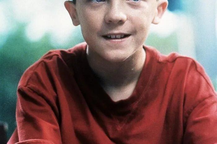 Er hätte, behauptete er einmal, mit 19 und mehr als 30 Millionen Euro auf dem Bankkonto in Pension gehen können. "Malcolm mittendrin"-Star Frankie Muniz kassierte jahrelang für die Sitcom ab: mehr als 100.000 Euro pro Folge.