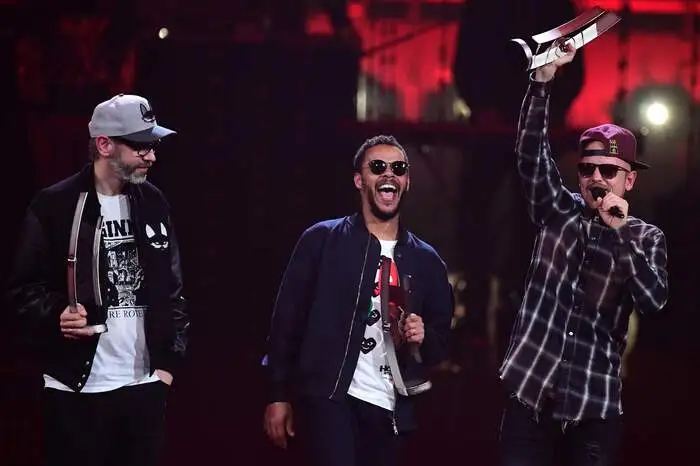 Hip-Hop/Urban national und Kritikerpreis national: Beginner ("Advanced Chemistry")