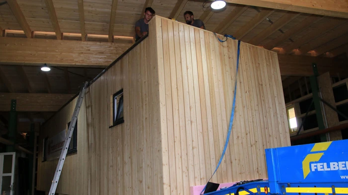 Eine Containerwohnung aus Holz entstand in Krottendorf-Gaisfeld.