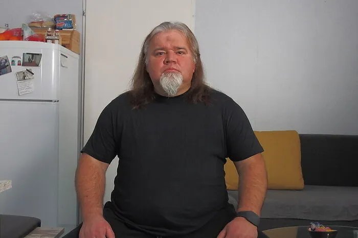 Andreas, 49-jähriger Gemeindebediensteter aus Niederösterreich, lebt seit zwei Jahren allein. Seine Frau hat einen anderen Partner gefunden und ihn verlassen. Der zweifache Vater hat einen Hang zu Motorrädern und Autos.