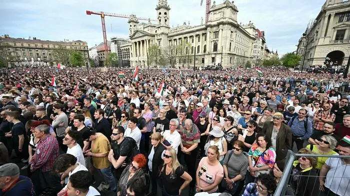 Hunderttausende Menschen sind am Samstag dem Aufruf von Péter Magyar zur Demonstration gegen den rechtsnationalen ungarischen Premier Viktor Orbán und seine Regierung gefolgt.