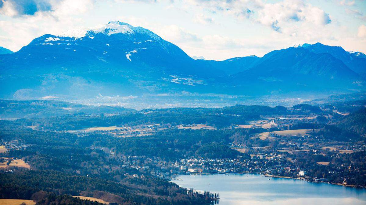 Blick vom Pyramidenkogel über den Wörthersee Richtung Dobratsch