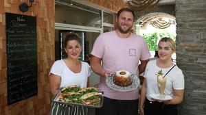 Kümmern sich um das Wohl der Gäste: Renate Eisl, Dennis Bach und Zita Weckerlein (von links)