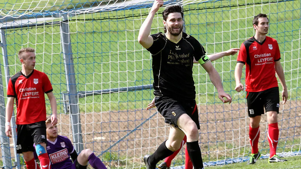 Bürgler bejubelt seinen Doppelpack gegen Maria Saal