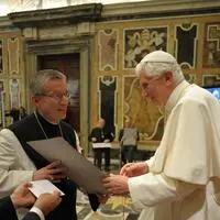 Abt Maximilian Heim hier mit Papst Benedikt XVI. bei der Übergabe des Ratzinger-Preises