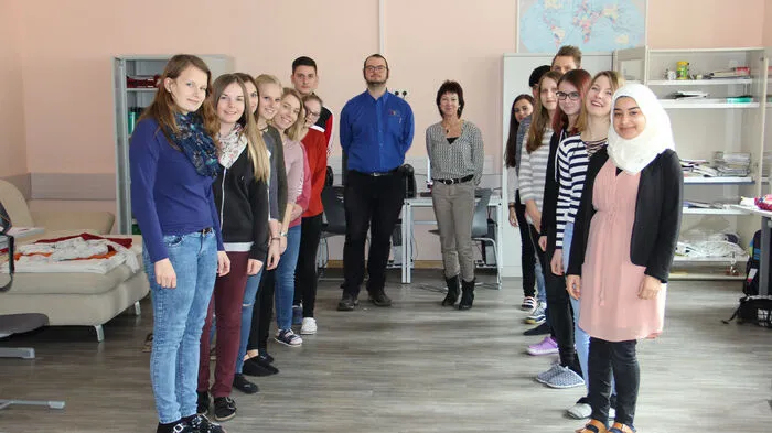 Mittwoch Vormittag fand ein sehr besonderes Projekt an der HAK Eisenerz statt. Vier Native Speakers kamen an die Schule und hielten in jeder Klasse für drei Unterrichtsstunden Projektunterricht ab.