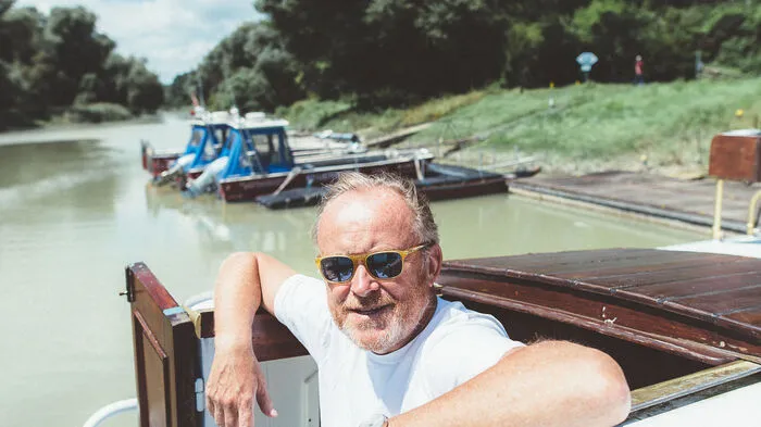 Michael Müllner machte sich nach seiner Scheidung auf die Suche nach einem Hausboot.