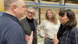 Besuch bei Thoma Holz: Günther Binggl, Josef Herk, Elisabeth Thoma und Martha Schultz (von links)