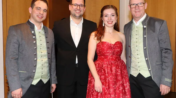 Am Foto von Links: Michael Uhr, Christian Wastin, Christina Teschernitz, Sopran und Gerald Zaminer. Leider konnte Arthur Lanzer als Gastdirigent wegen Krankheit nicht mit dabei sein!  