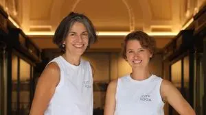 Maria Sintschnig mit Julia Faßhuber von City Yoga in Graz