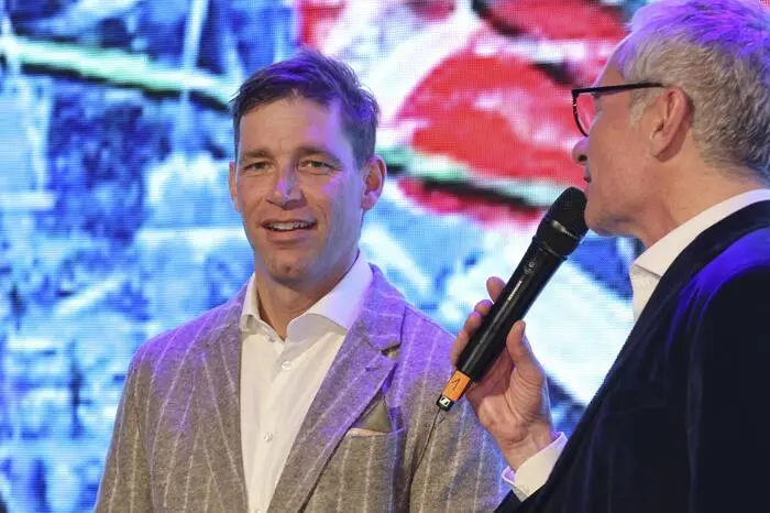 Die ORF-Experten Benjamin Raich und Rainer Pariasek auf der Bühne