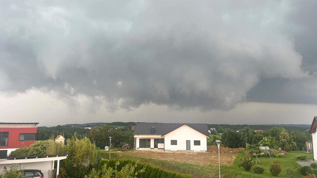 Die Nerven in der Region sind angespannt: Weitere Gewitter sollen heute Nacht nieder gehen