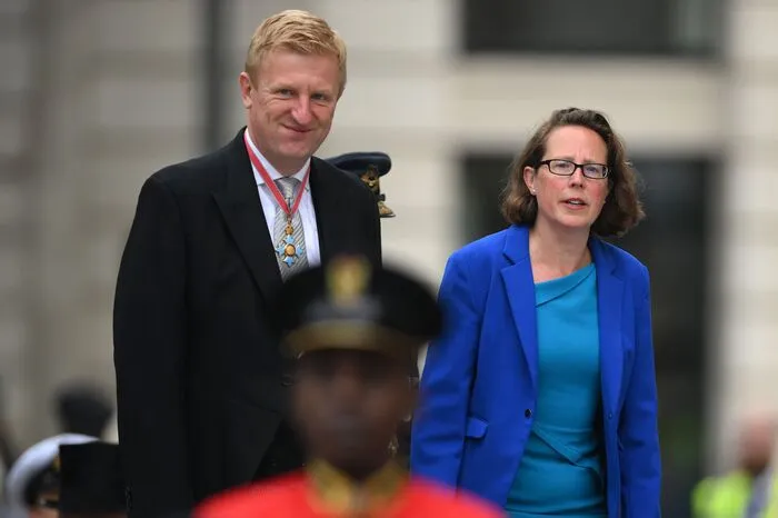 Oliver Dowden (Conservative Party) und Natalie Evans (Leader of the House of Lords)