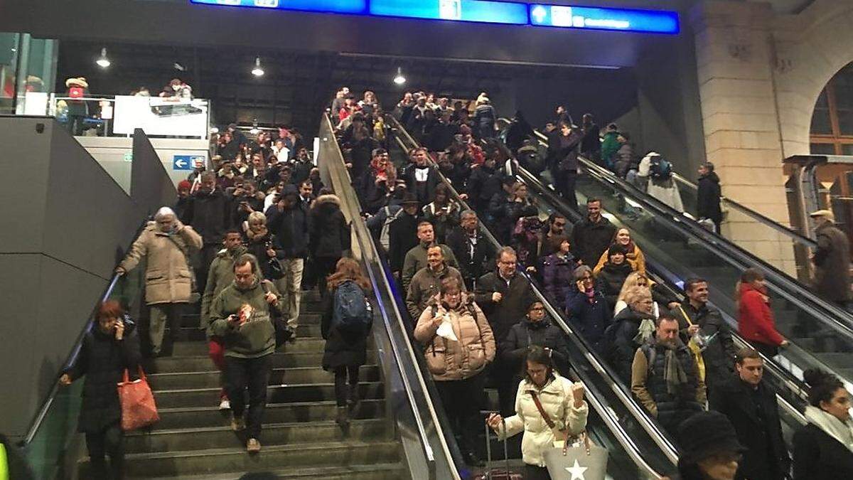 Chaos am Bahnhof von Basel nach der Zugentgleisung