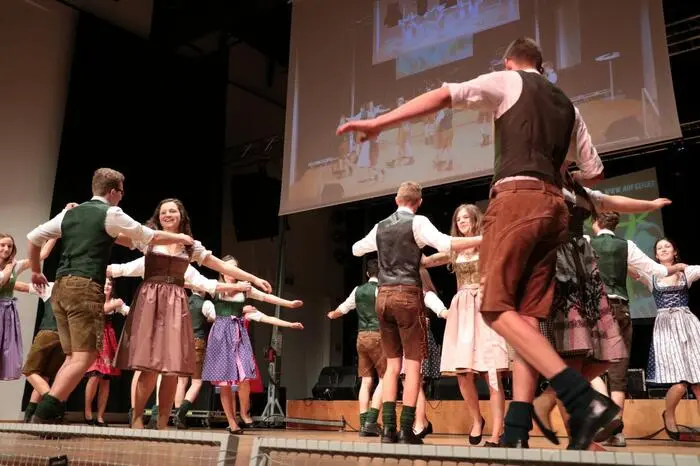 Die aufwendig gestaltete Polonaise begeisterte mit akrobatischen Tanzeinlagen. Choreografiert wurde sie von Manuel Sink.