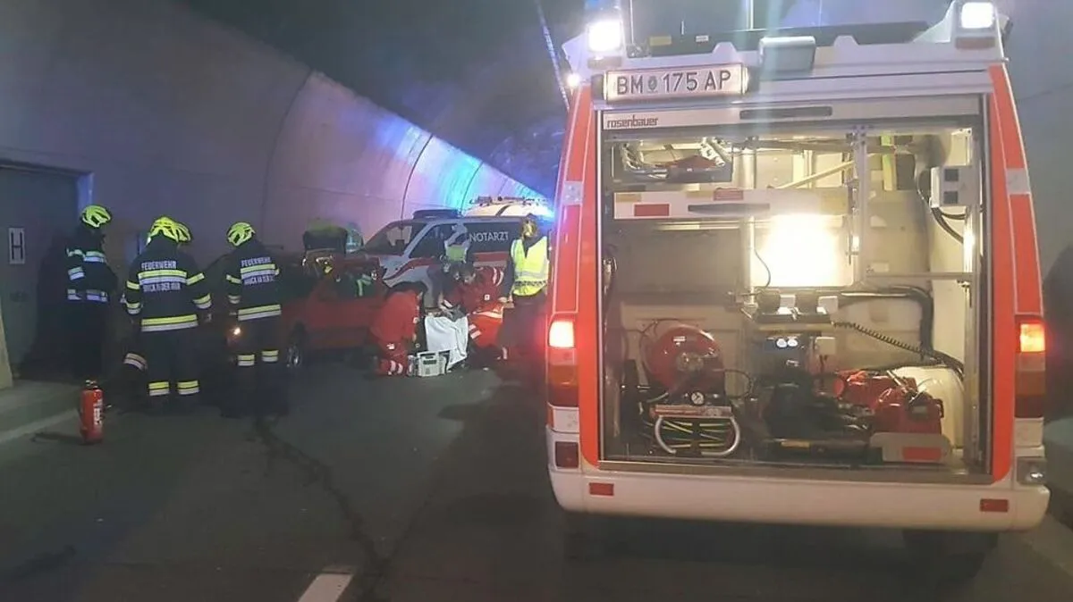 Die 23-Jährige wurde ins LKH Bruck eingeliefert
